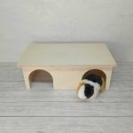 Drewniany domek do klatki 1