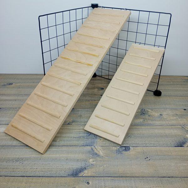 drewniana rampa dla świnki morskiej